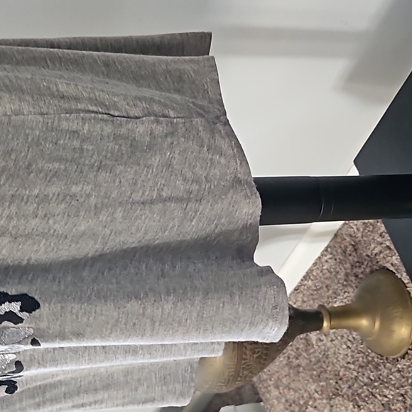 Apt. 9 Gray Short Slee Tee with Rose Gold, Pink, and Silver Ombre Leopard Print - Picture 12 of 12